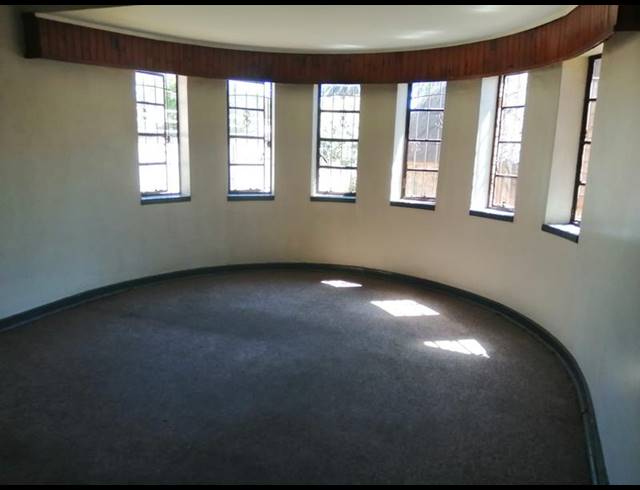 7 BEDROOM CLUSTER FOR SALE IN STRUBENVALE